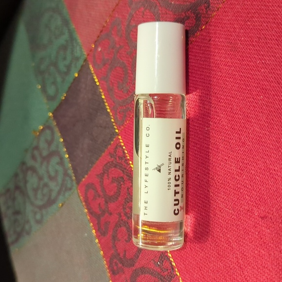 The Lyfestyle Co Cuticle Oil Rollerball Nourish Almond Jojoba Lavender Vitamin E - Picture 4 of 8